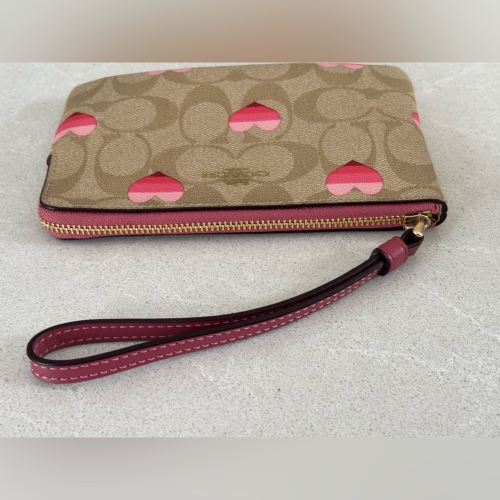 Coach Corner Zip Wristlet In Signature Canvas With Stripe Heart Print Luxury - Picture 9 of 9